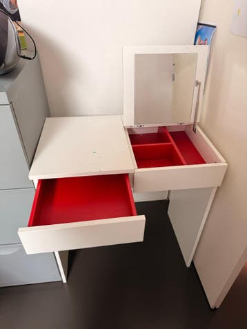 IKEA Kaptafel/Bureau met spiegel en lade
