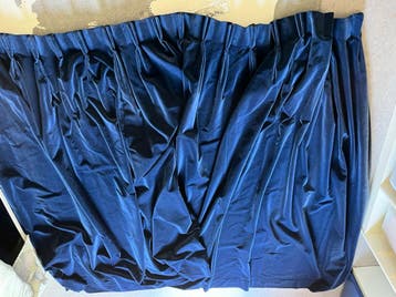 Gratis - Donker blauwe velours gordijnen