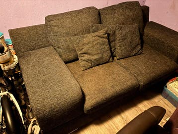 Gratis Comfortabele 3-zits bank met kussens