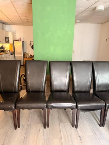 Gratis eettafel stoelen (5 stuks) wegens verhuizing
