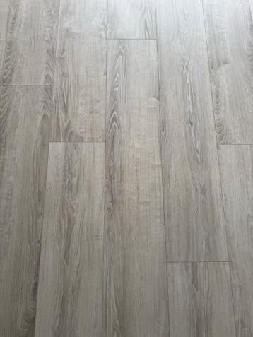 Mooie Laminaat Vloer - Grijs Houtnerf Design