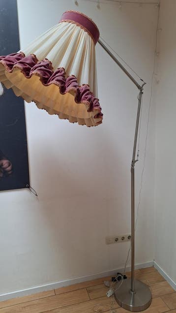 Vloerlamp met stoffen kap - vergeelde kringen binnenkant