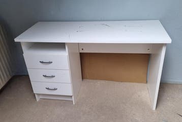 Wit klein bureau
