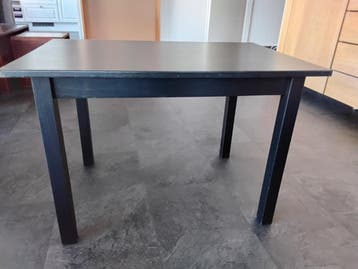 Zwarte kindertafel
