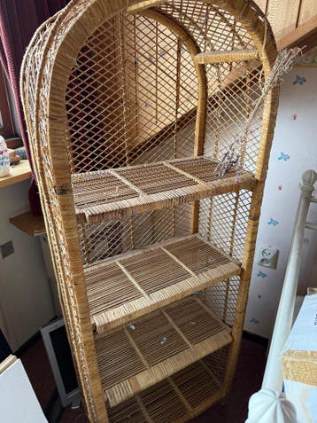 GRATIS  rotan boog kast