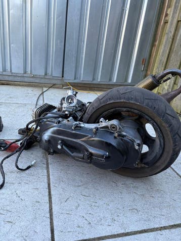 70cc 2t blok.  PLUG EN PLAY