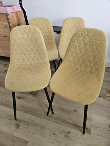 4 gele eetkamerstoelen - Gratis af te halen in Eerbeek