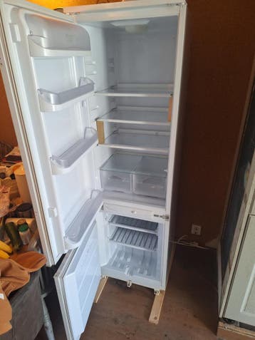 Koelkast met vriezer (voor in de schuur)
