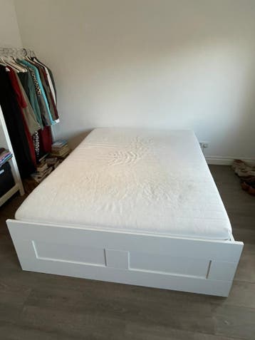 Gratis! Tweepersoonsbed incl. matras (1,40m breed)