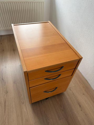 GRATIS Houten ladeblok op wielen met 3 laden