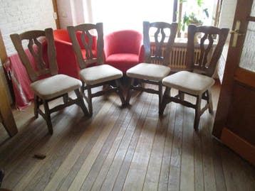 4 stoelen in goede staat