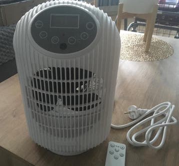 Heteluchtventilator, witte kleur,met afstandsbediening.