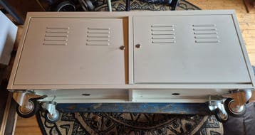 Wit ijzer Ikea (tv)meubel met wieltjes