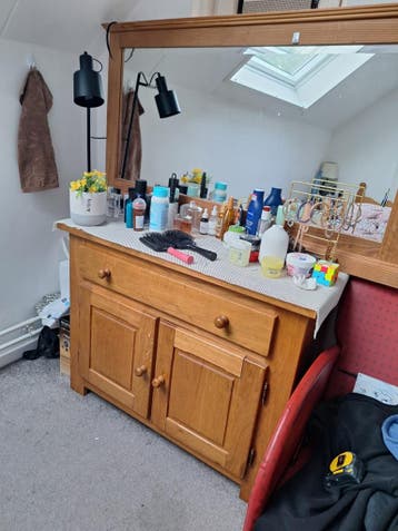 Mooie houten kaptafel met spiegel in goede staat