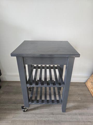 Ikea Donkergrijze bijzettafel op wieltjes met 2 planken