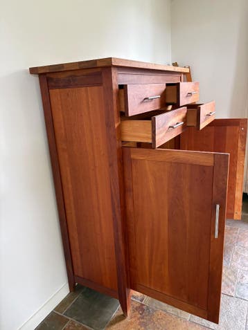 Kast massief kersen h 1.50 mtr /b 1.30 mtr