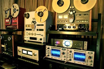 Gezocht Gratis audio versterkers radio's etc.