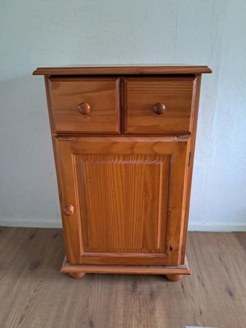 Houten kastje met lade