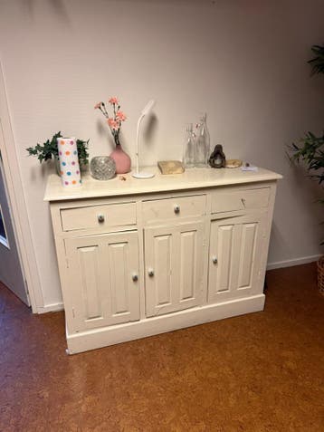 Wit dressoir