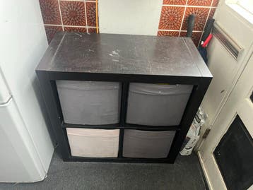 IKEA KALLAX kast met 4 vakken en opbergmanden