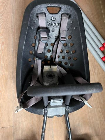 Yepp Fietsstoeltje Voor met Windscherm - Gratis met stadspas