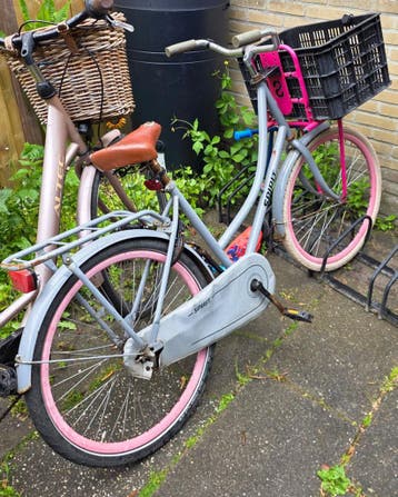 Gratis meisjes fiets 26 inch (oud ijzer) / opknapfiets