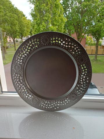 Decoratieve schaal met opengewerkt patroon