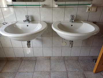 Wastafels 2 stuks