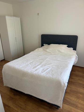 Zeer goed bed/ keurige boxspring + topper 140 x 200