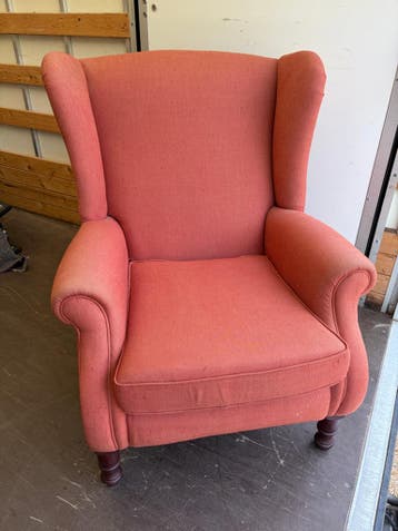 Engelse oorfauteuil van stof - Klassiek en comfortabel