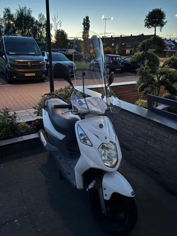Gratis SYM XS50QT scooter