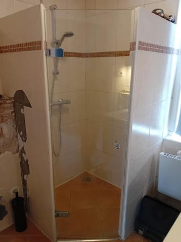 Glazendeur voor badkamer