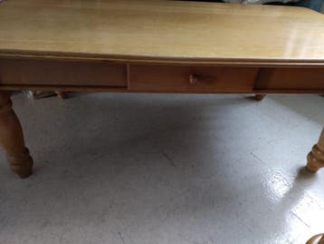 Massief houten salontafel met lade