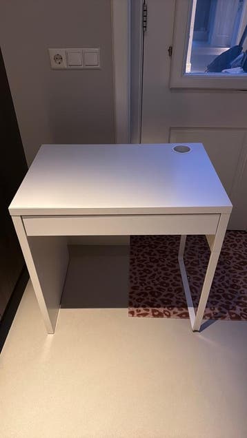 Klein wit bureau