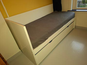 Eenpersoonsbed met onderschuifbed