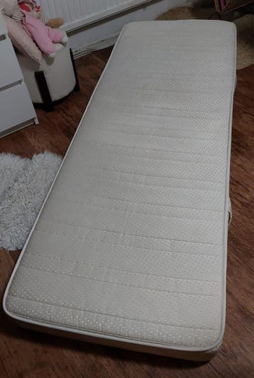 Gratis 2 matrassen: 70x200cm en 80x200cm