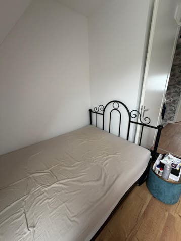 Metalen bedframe met lattenbodems