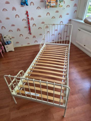 Gratis bed 80x200 cm wit ijzeren frame