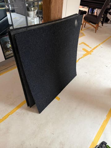 29 gebruikte tegels van 1m x 1m. - Gratis Afhalen