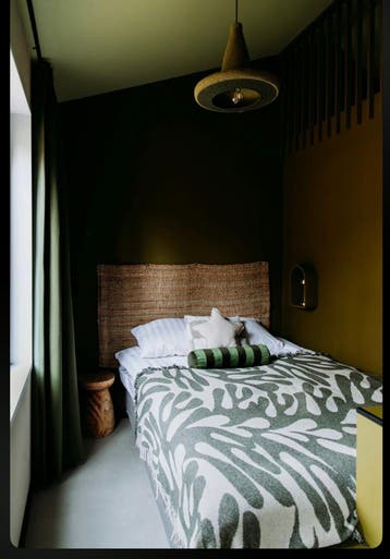 GRATIS-Twee IKEA matrassen (140x200 en 160x200) - Middelhard