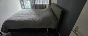 Gratis tweepersoonsbed met hoofdbord