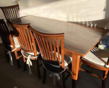 Teakhouten tafel met 6 stoelen