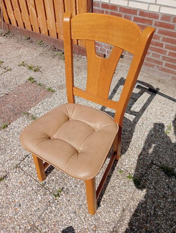 4 eetkamer stoelen gratis ophalen