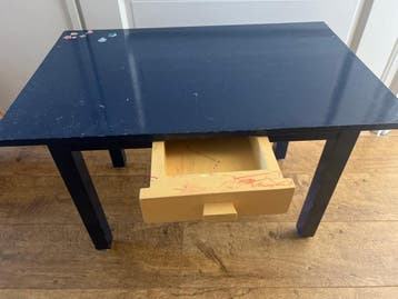 Donkerblauwe kindertafel met lade