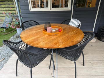 Ronde houten eettafel 122 cm met dunne metalen poten