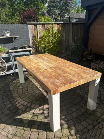 Massief houten eettafel