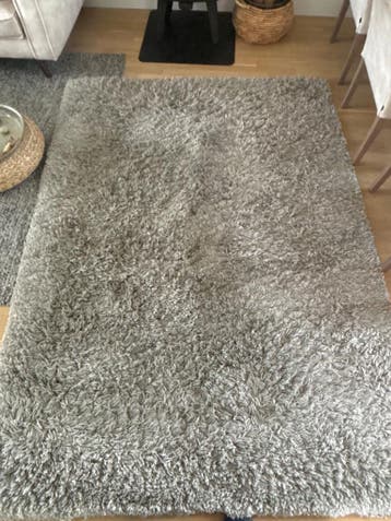 Taupe grijs hoogpolig vloerkleed