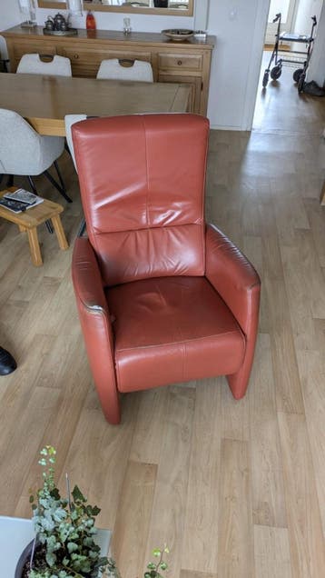 Rood lederen relaxfauteuil gratis