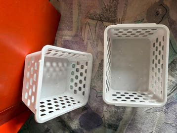 2x Witte Kunststof Opbergmandjes