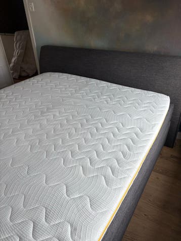 Tweepersoons boxspring met matras en topper